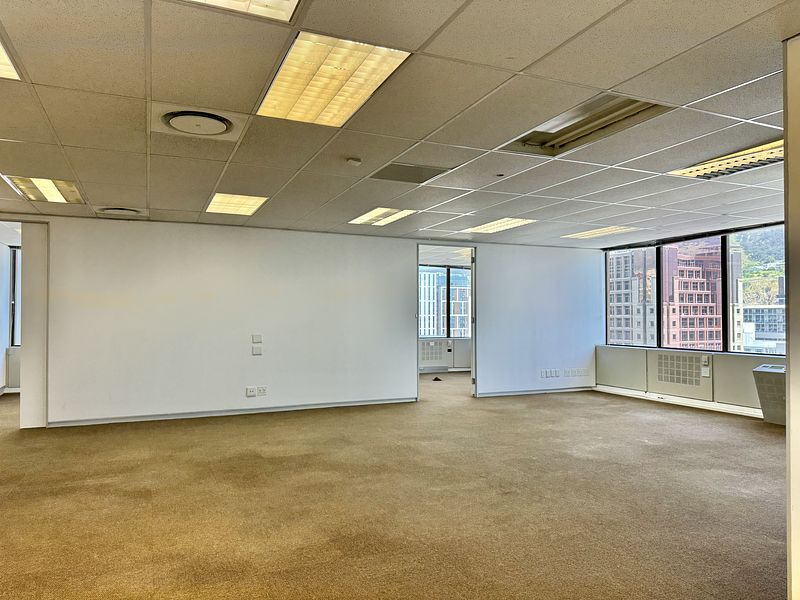 243 m² Office to let in Cape Town City Centre/CBD, 2 Long Street (photo 7)