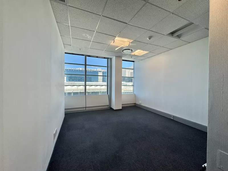 231 m² Office to let in Cape Town City Centre/CBD, Convention Towers (photo 9)
