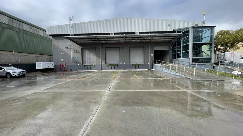 5 142 m² Industrial to let in Marconi Beam, 9 Prime Park (photo 2)