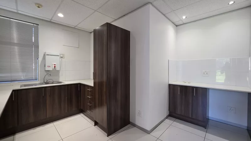 224 m² Office to let in Parow, De Tijger Business Park Building 2 (photo 28)