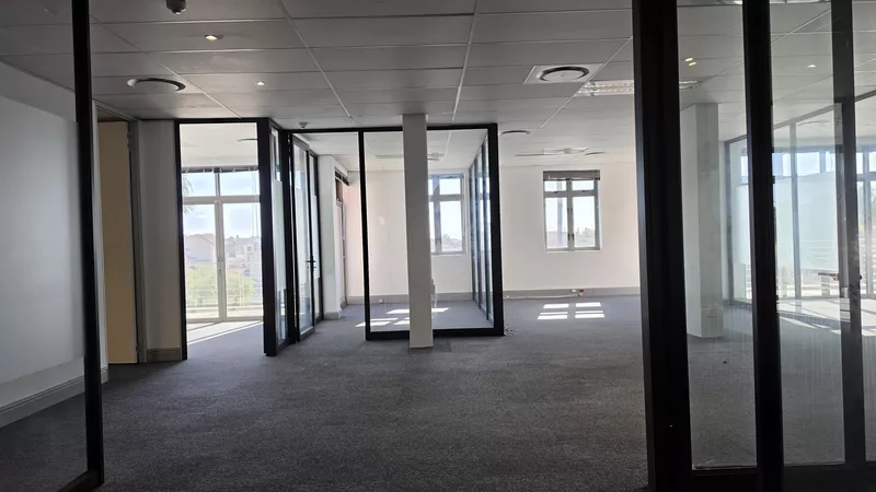 192 m² Office to let in Grosvenor Square, Grosvenor Square - Block A (photo 13)