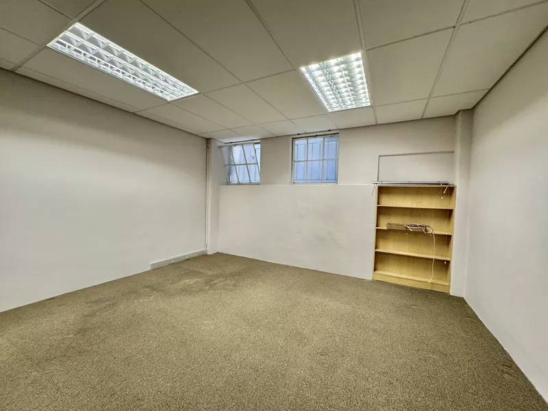 200 m² Office to let in Gardens, 11 Buitensingel Street (photo 10)