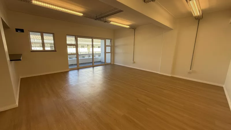238 m² Office to let in Claremont, Grove Building (photo 22)