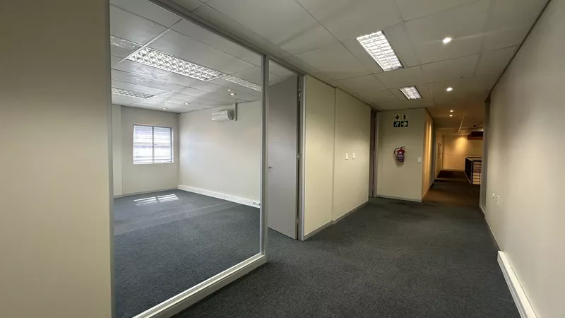 3 100 m² Industrial to let in Marconi Beam, 11 Kunene Circle (photo 20)