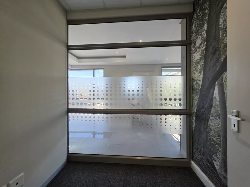 273 m² Office to let in Century City, Grosvenor Square - Block D (photo 33)