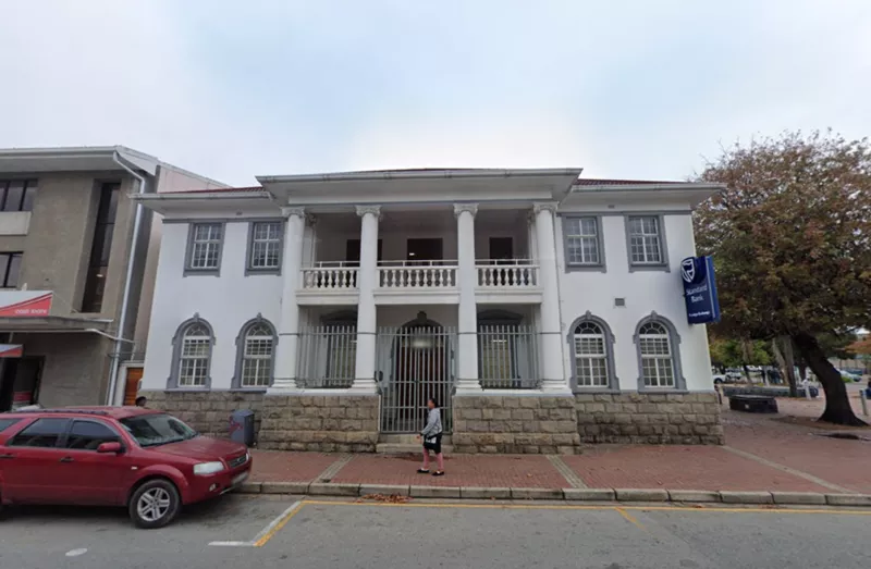 1 199 m² Investments for sale in George, South Africa, Standard Bank Building, George (photo 2)