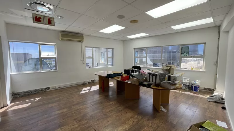 153 m² Office to let in Salt River, 2 Queens Park (photo 9)