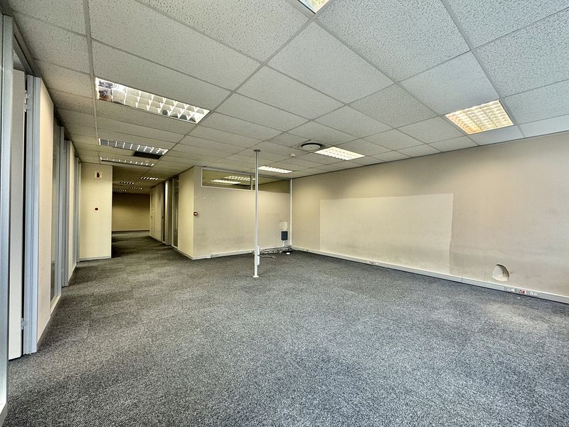 243 m² Office to let in Cape Town City Centre/CBD, 2 Long Street (photo 5)