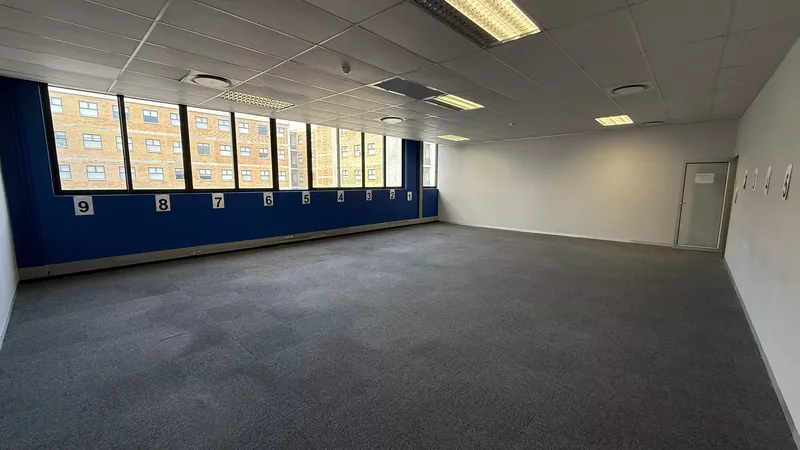 2 300 m² Office to let in Observatory, Deneb House (photo 34)
