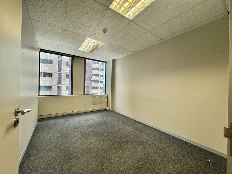 243 m² Office to let in Cape Town City Centre/CBD, 2 Long Street (photo 12)