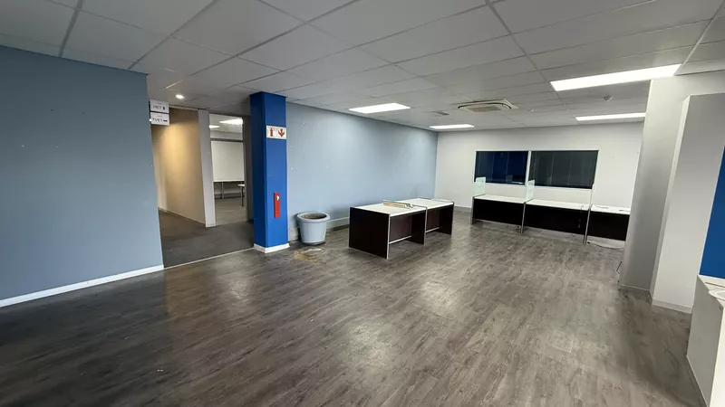 2 300 m² Office to let in Observatory, Deneb House (photo 10)