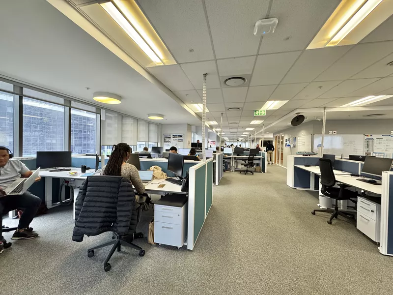 2 051 m² Office to let in Cape Town City Centre/CBD, Roggebaai Place (photo 3)