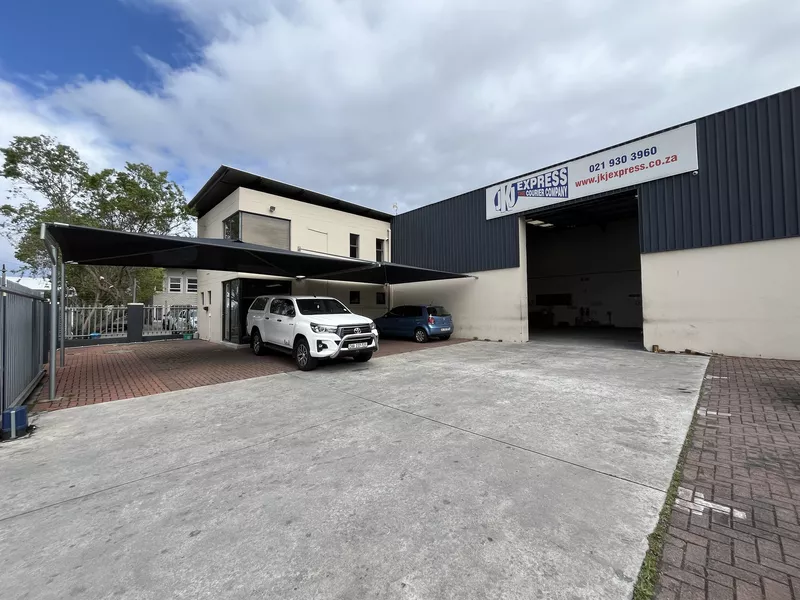 992 m² Industrial to let in Airport Industrial, 10 Concorde Crescent (photo 3)