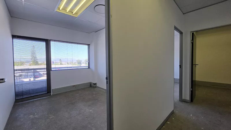 1 400 m² Office to let in Tyger Valley, Bloemhof (photo 36)