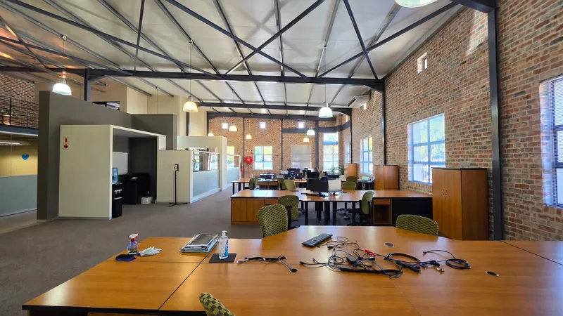 1 085 m² Office for sale in Century City, 13 Edison Way (photo 16)