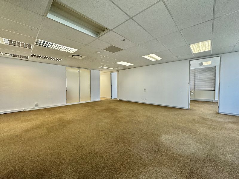 243 m² Office to let in Cape Town City Centre/CBD, 2 Long Street (photo 15)
