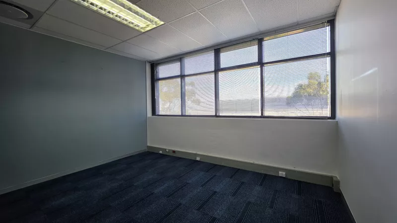 409 m² Office to let in Tygerberg Office Park, Tygerberg Office Park - Plattekloof House (photo 34)