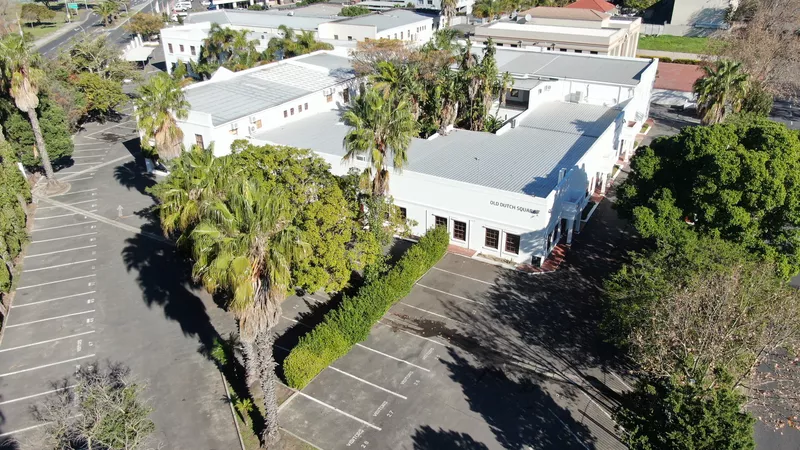 94 m² Property for sale in Bellville, Old Dutch Square (photo 2)
