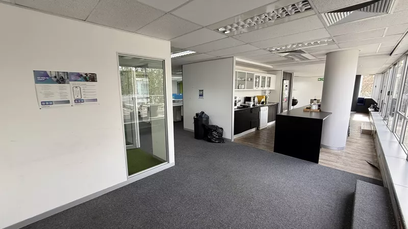 653 m² Office to let in Claremont, Sunclare (photo 28)