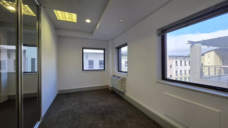 222 m² Office to let in Century Square, Knowledge Park 3 (photo 17)