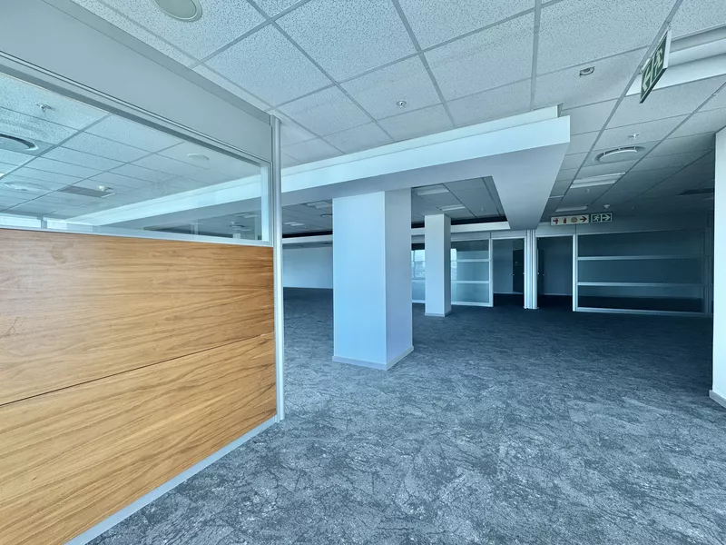 561 m² Office to let in Cape Town City Centre/CBD, Convention Towers (photo 11)