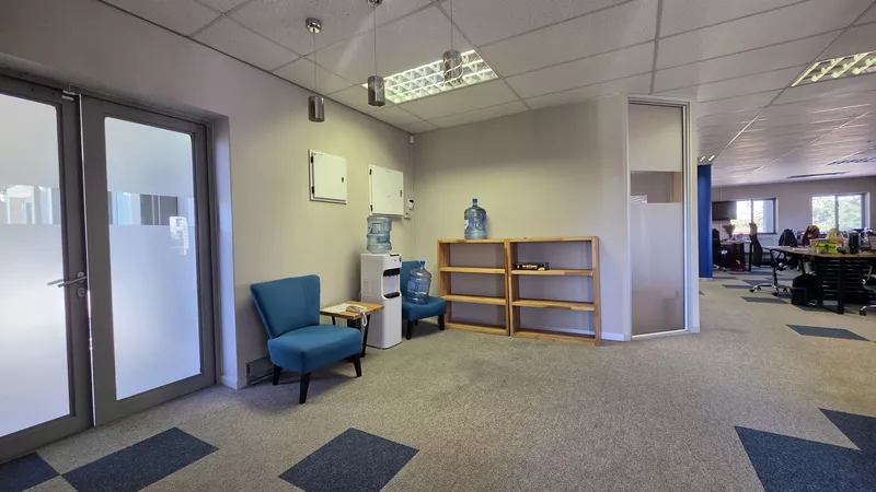 200 m² Office to let in Central Park, The Pavilion (photo 14)