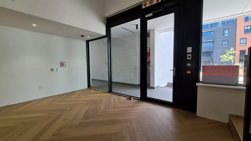 166 m² Office to let in Century City, Bridgewater One - Studios (Block B) (photo 15)