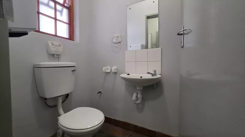 219 m² Office for sale in Bellville, Old Dutch Square (photo 33)