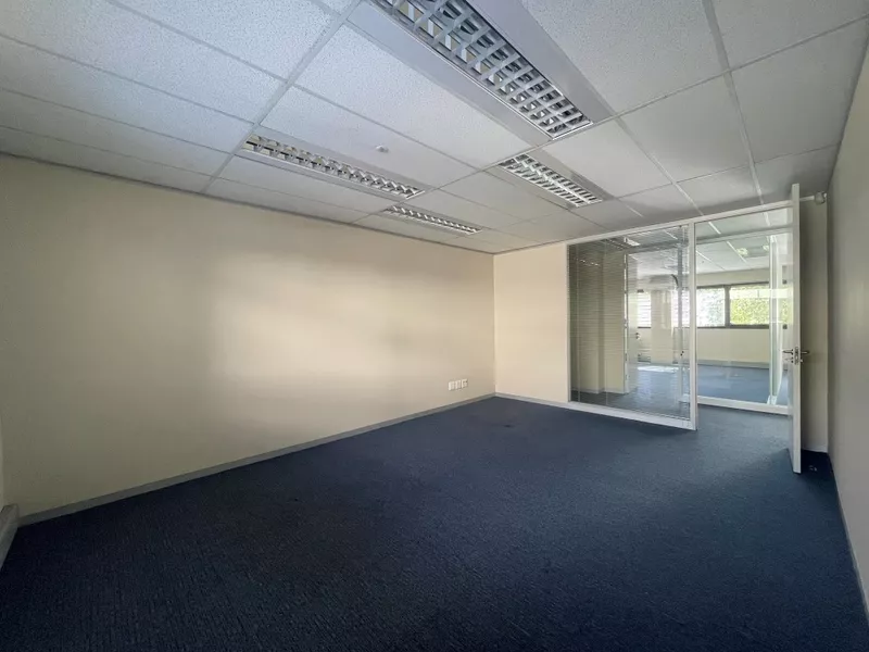 1 025 m² Office to let in Pinelands, Golf Park (photo 27)