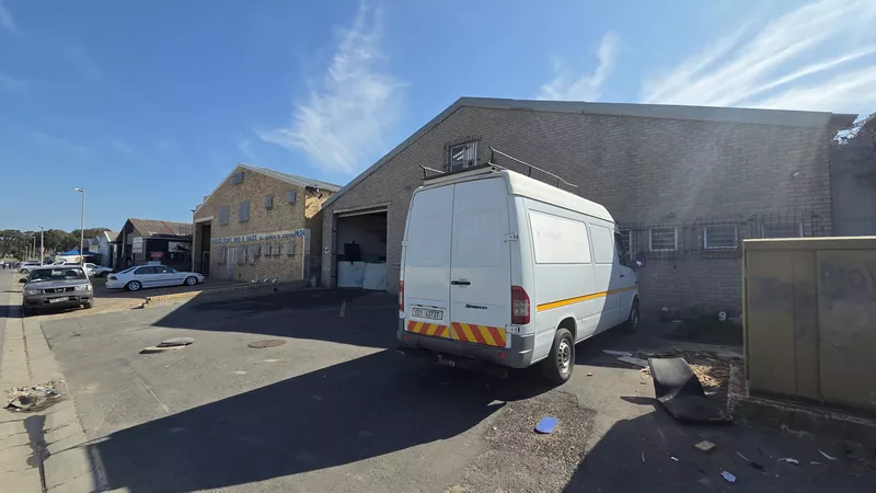 500 m² Industrial for sale in Strand, 26 De Kock Street, George Park, Strand (photo 3)