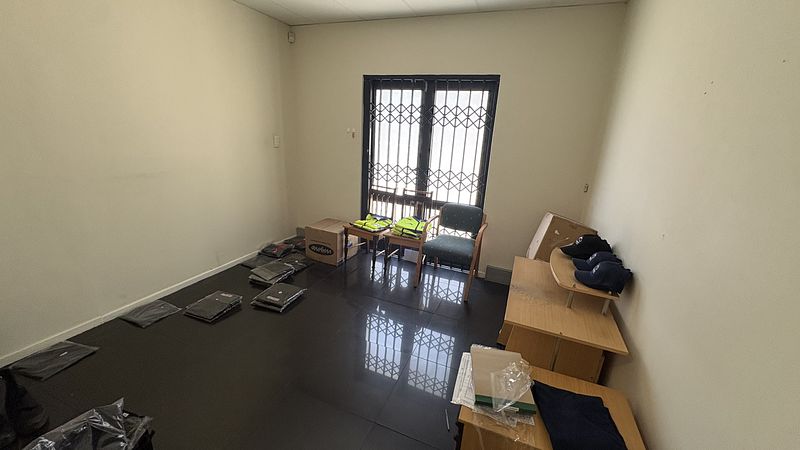 112 m² Office to let in Tyger Waterfront, Canal Edge 4 (photo 8)