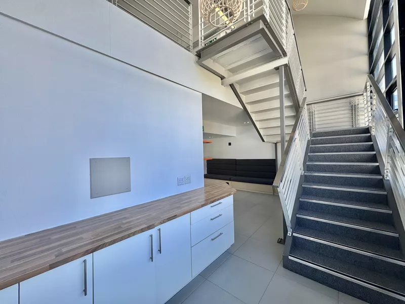 534 m² Office to let in Cape Town City Centre/CBD, 19 Louis Gradner (photo 9)