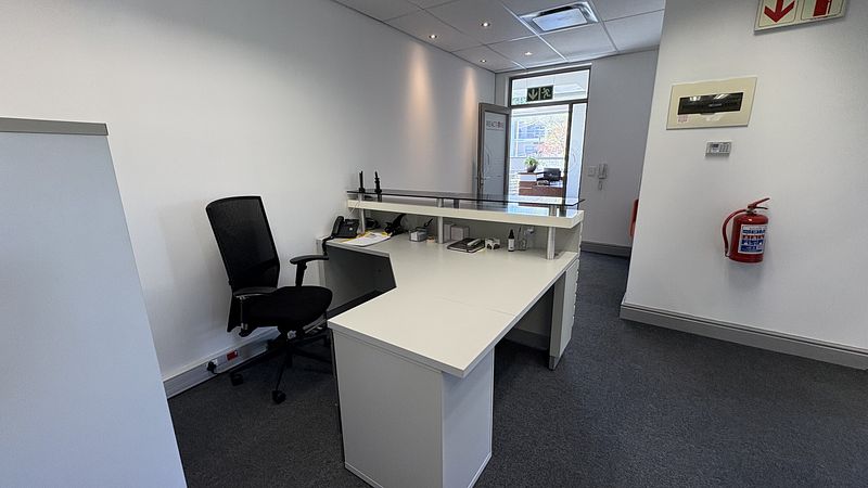 124 m² Office to let in Century City, Eaton House (photo 8)
