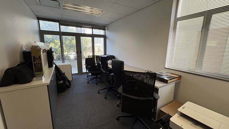 124 m² Office to let in Century City, Eaton House (photo 20)