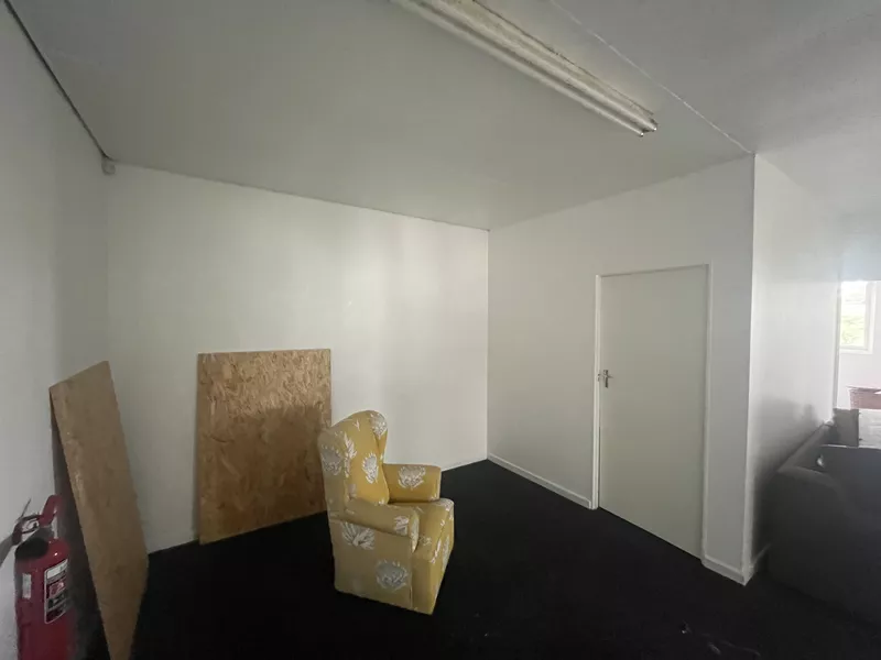 385 m² Industrial to let in Estuaries Office Estate, Royal Cape Park Unit 18 (photo 4)