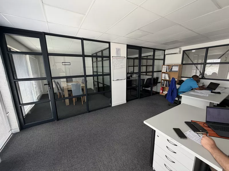 302 m² Industrial to let in Bellville, Sapphire Business Park (photo 18)
