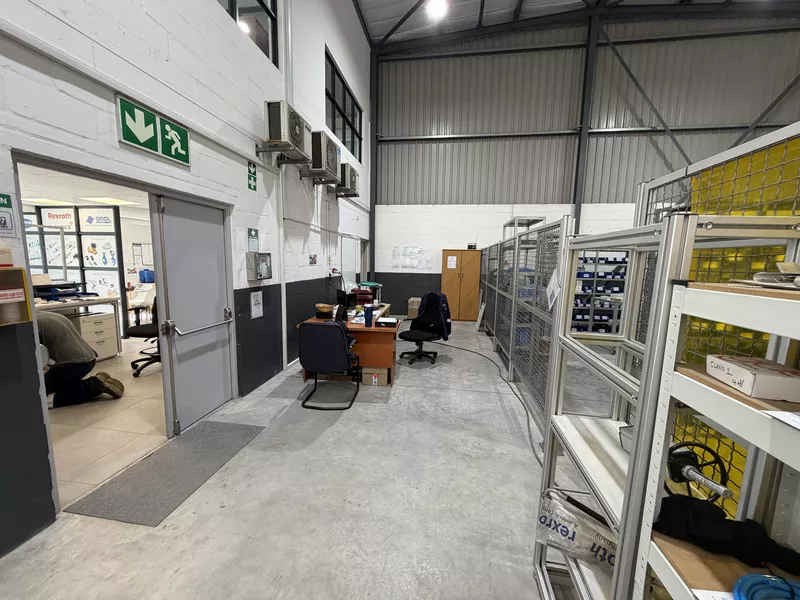 302 m² Industrial to let in Bellville, Sapphire Business Park (photo 11)