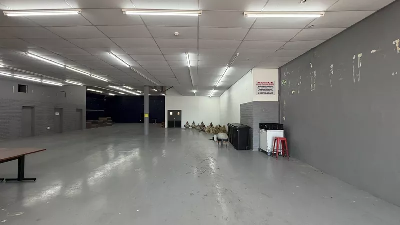 1 100 m² Retail property to let in Brackenfell, Brackenfell Shopping Centre (photo 6)