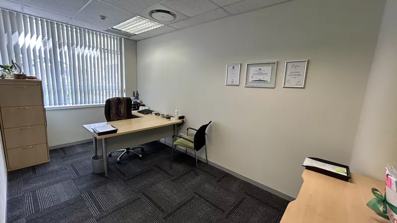 303 m² Office to let in Claremont, Grove Exchange (photo 13)
