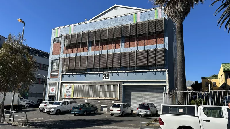 860 m² Office to let in Salt River, 39 Salt River Road (photo 4)