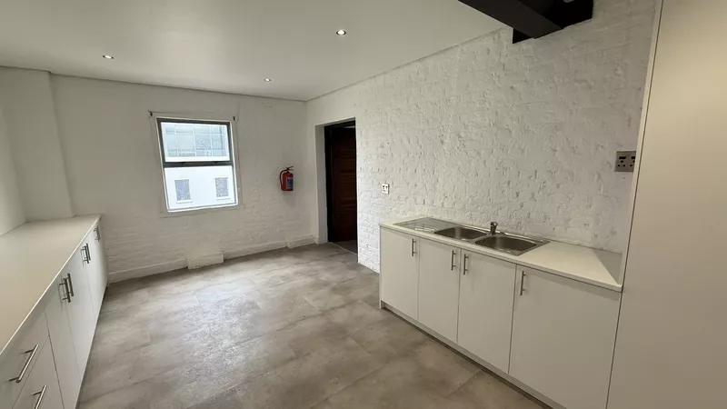 343 m² Office for sale in Foreshore, Castle Mews (photo 21)