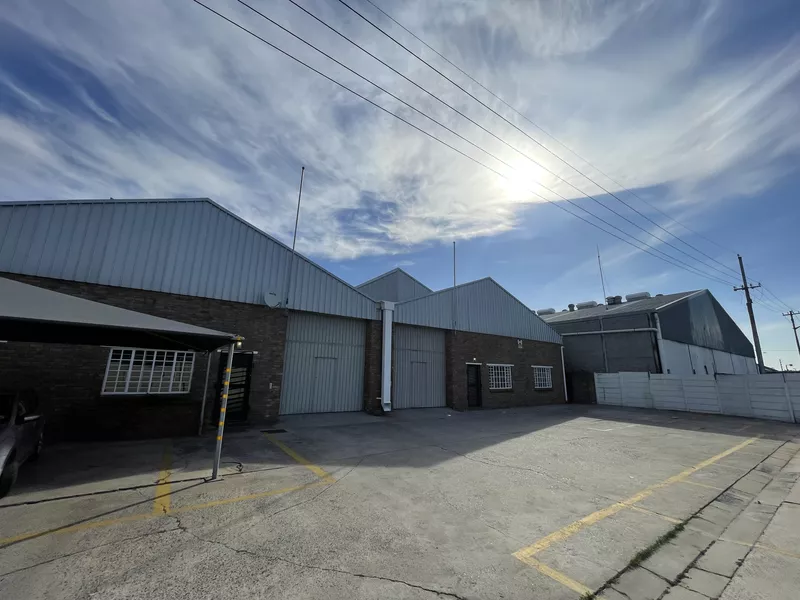 1 098 m² Industrial to let in Beaconvale, 95 Rissik Str (photo 1)