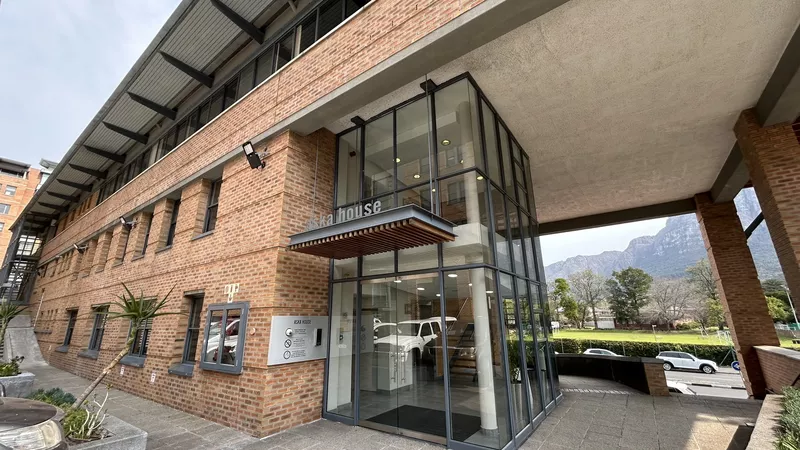 243 m² Office to let in Newlands, Aska House (photo 2)