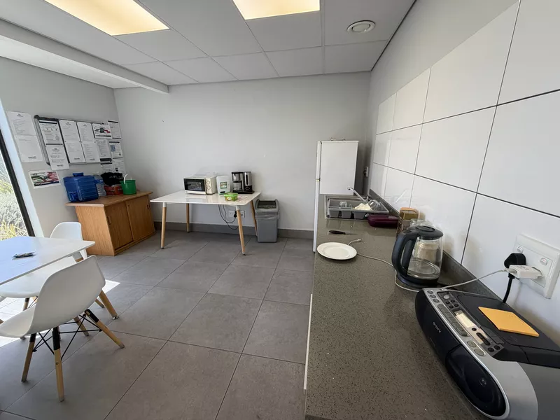 302 m² Industrial to let in Bellville, Sapphire Business Park (photo 23)