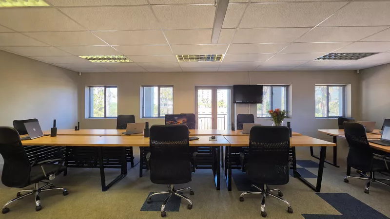 200 m² Office to let in Central Park, The Pavilion (photo 17)