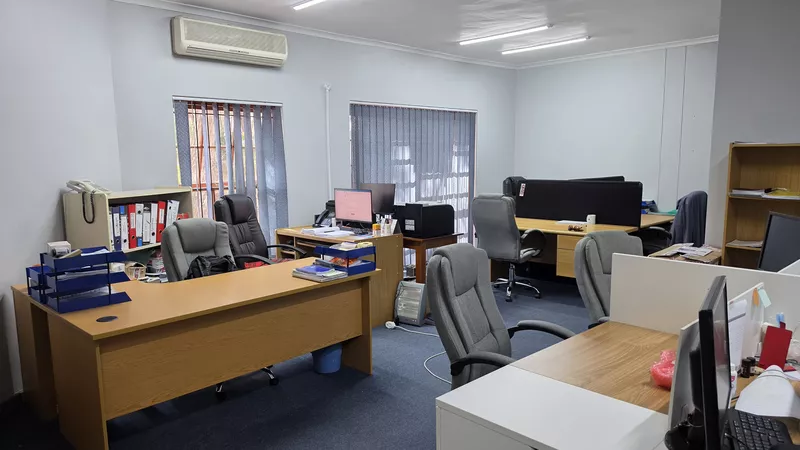 210 m² Office for sale in Bellville, Old Dutch Square (photo 27)