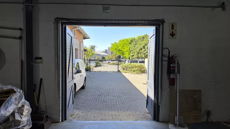 1 085 m² Office for sale in Century City, 13 Edison Way (photo 51)