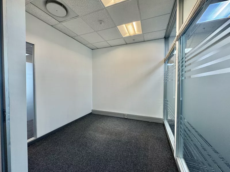 231 m² Office to let in Cape Town City Centre/CBD, Convention Towers (photo 12)