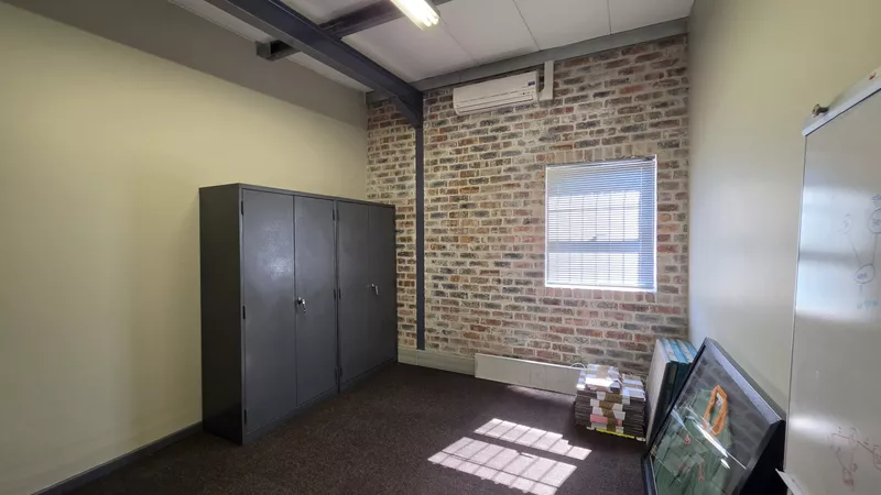 1 085 m² Office for sale in Century City, 13 Edison Way (photo 27)