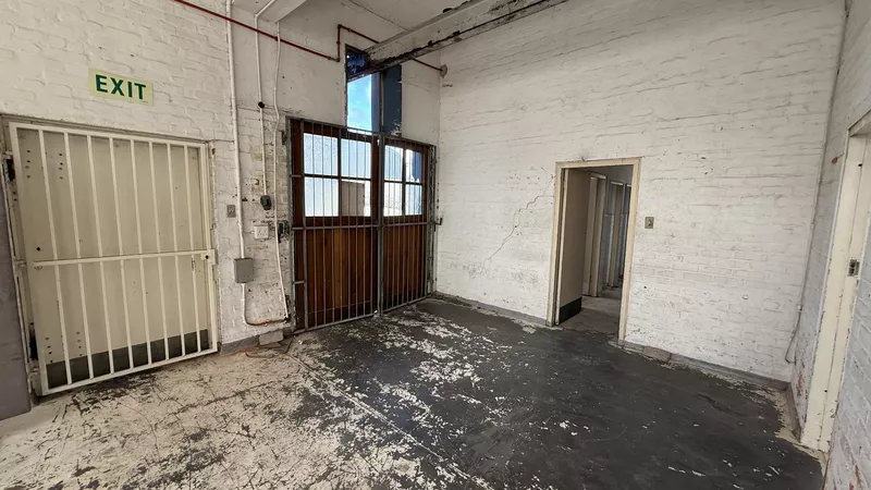 860 m² Office to let in Salt River, 39 Salt River Road (photo 16)
